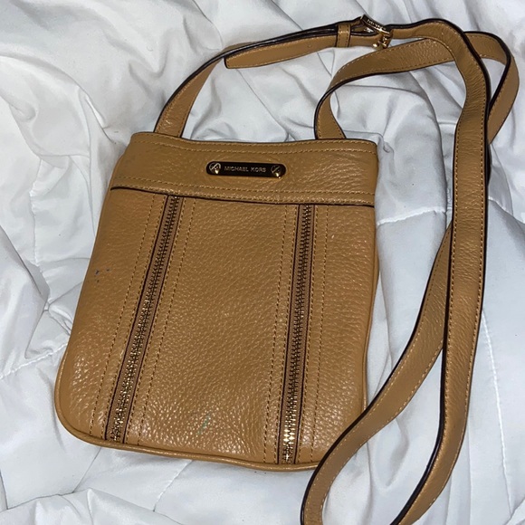 MICHAEL KORS GOLD CROSSBODY - Picture 1 of 7